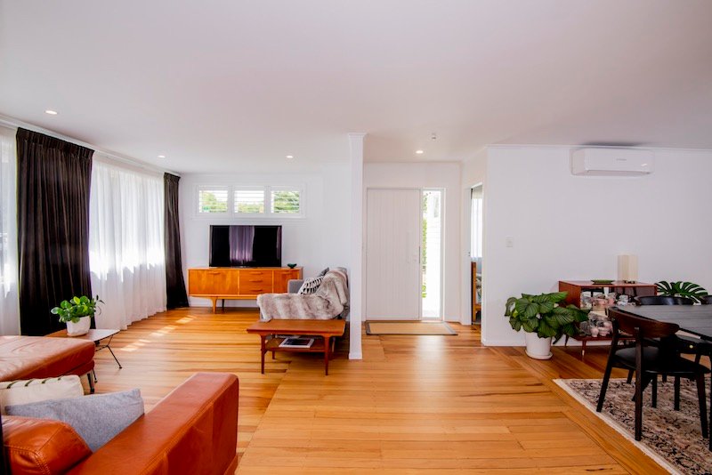 Auckland bungalow renovation - open plan living - Qualitas Builders - Green Bay
